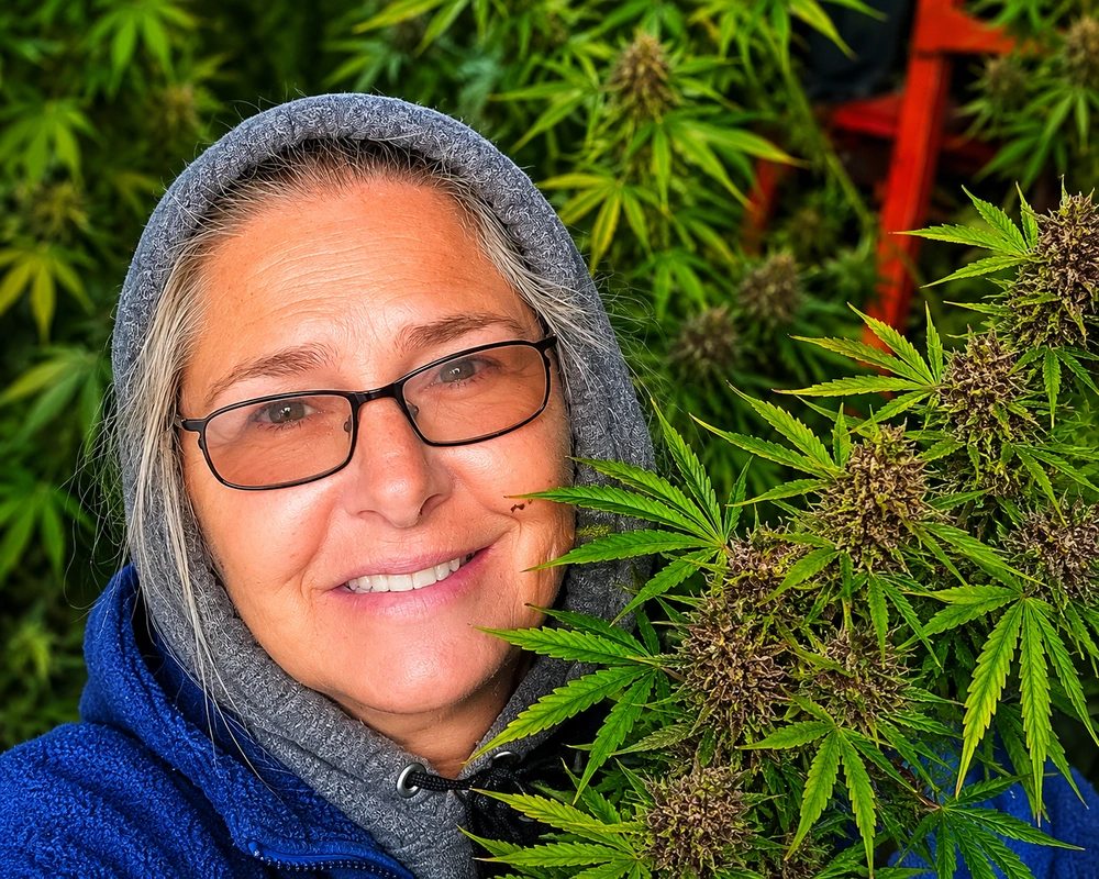 Yolanda ImOberstag headshot hemp drying barn Banner Harvest